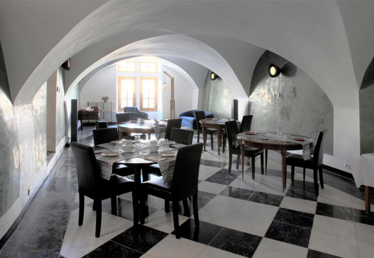 La Maison D'En Bas Des Seigneurs Cucuron Luaran gambar