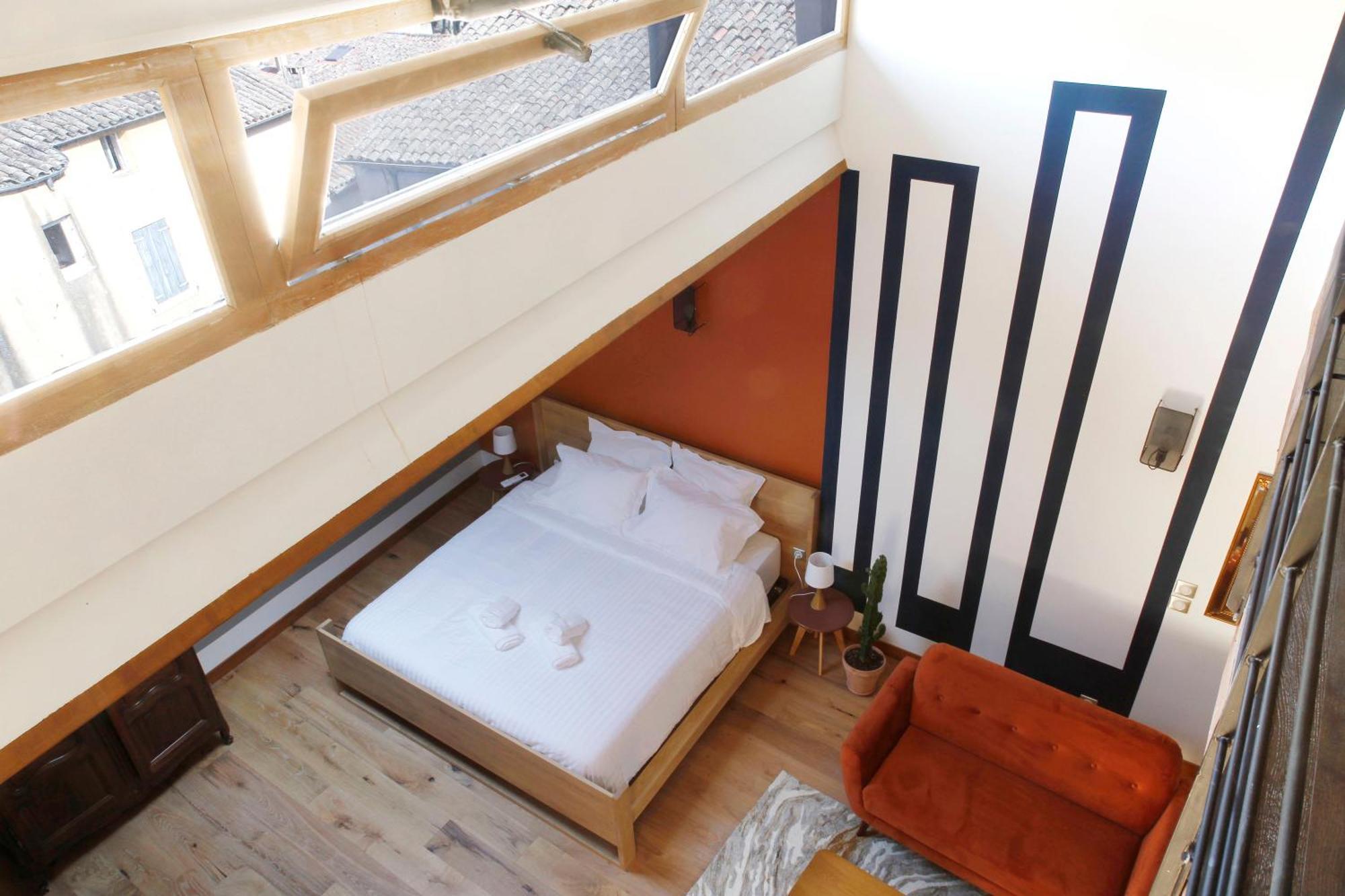 La Maison D'En Bas Des Seigneurs Cucuron Luaran gambar