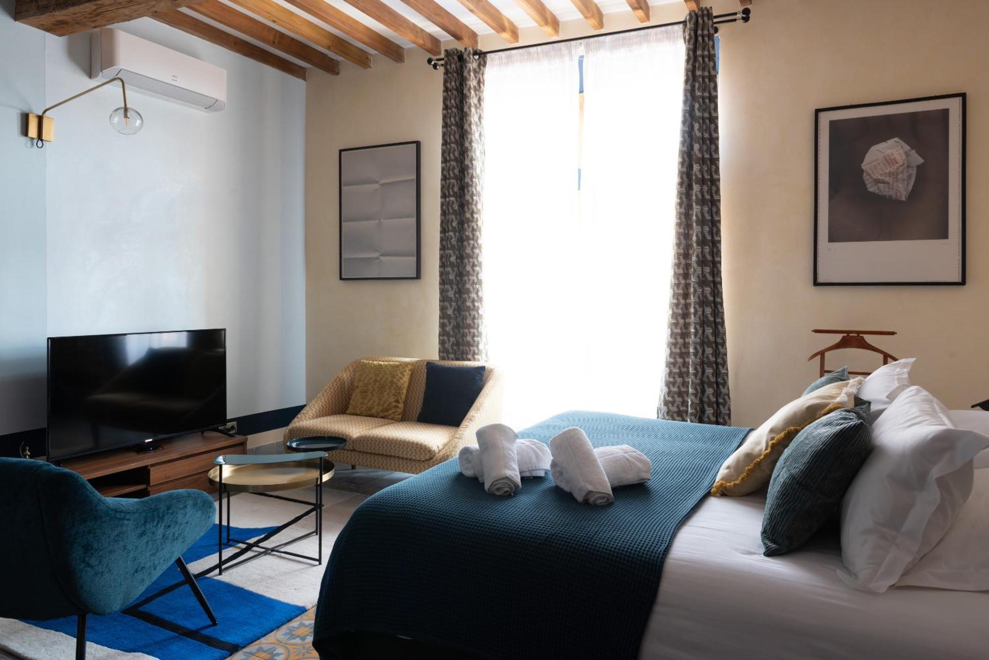 La Maison D'En Bas Des Seigneurs Cucuron Luaran gambar