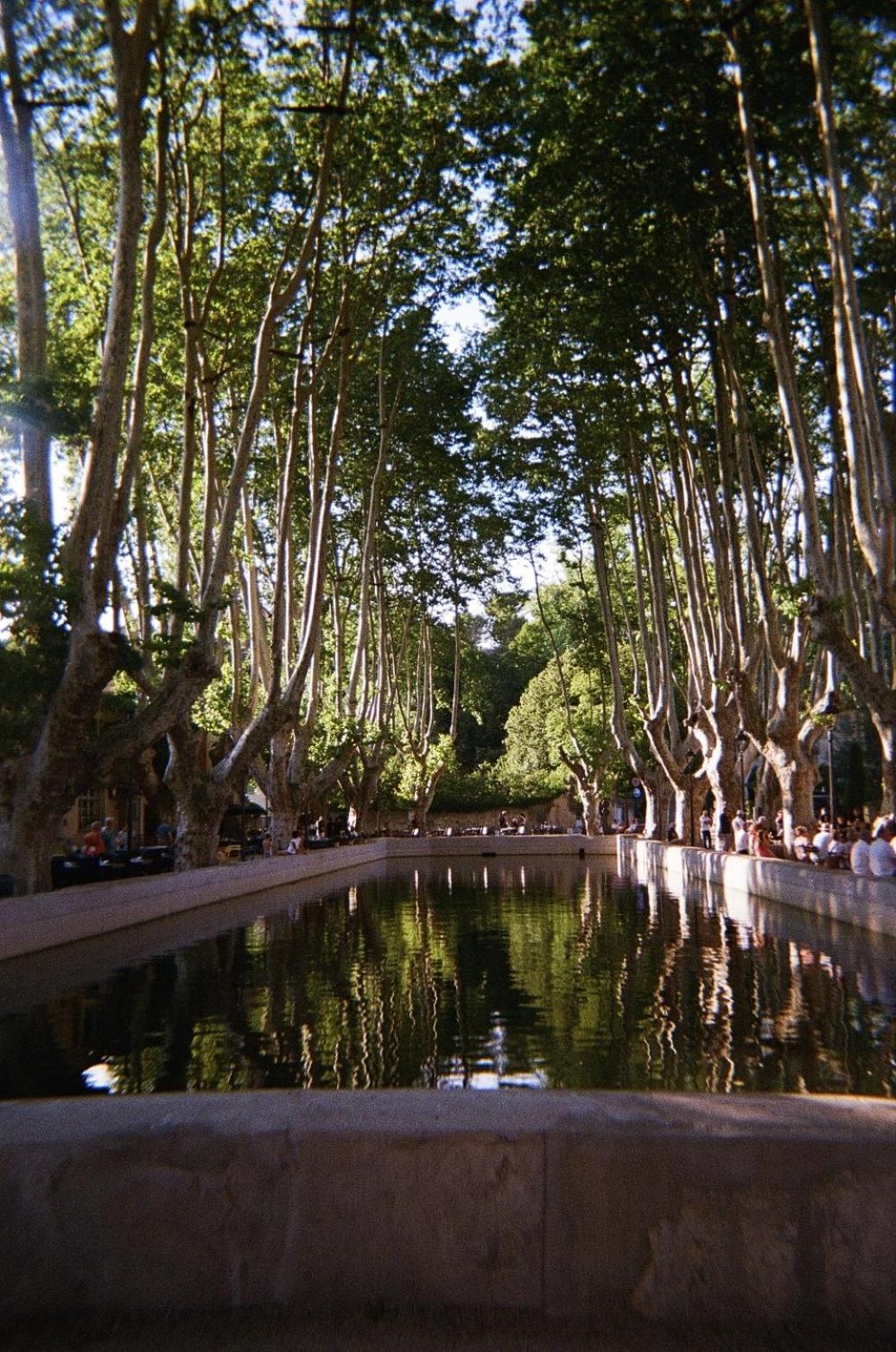 La Maison D'En Bas Des Seigneurs Cucuron Luaran gambar